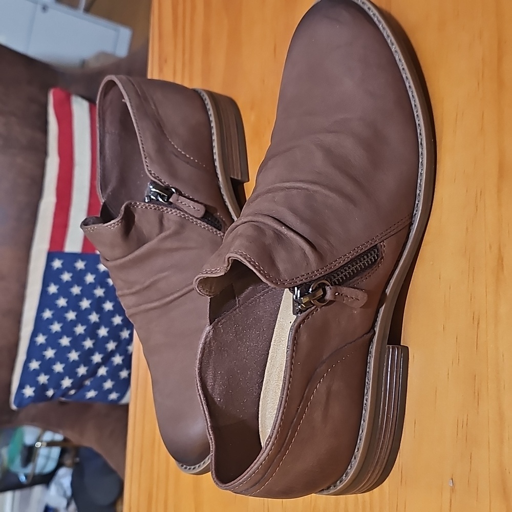 Clarks Camzin Pace Taupe Nubuck Ankle Boots Size 10 Wide